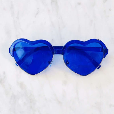 中心フレームUV400の保護青いレンズ色療法のサングラス