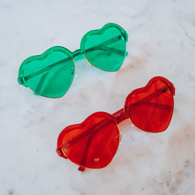 男女兼用の新しい設計Sunglassは日曜日を影で覆う粋なサングラスを形づけた女性を作る